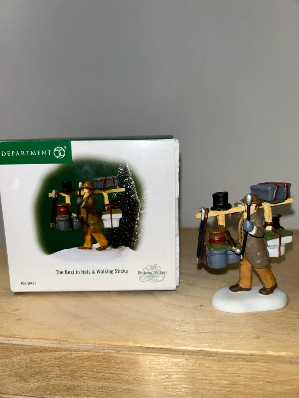 DEPT 56 HERITAGE VILLAGE DICKENS SERIES THE BEST IN HATS & WALKING STICKS
